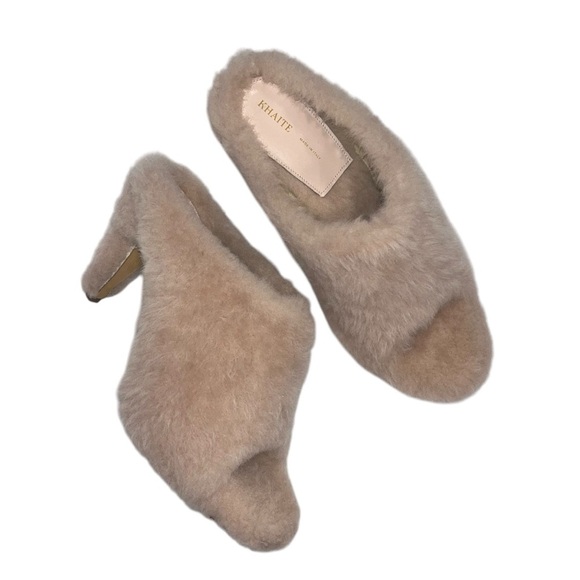 KHAITE Marion Shearling Sandals Blush Pink EU 39 Fuzzy Sherpa Slide Mules NWOT - Picture 3 of 11